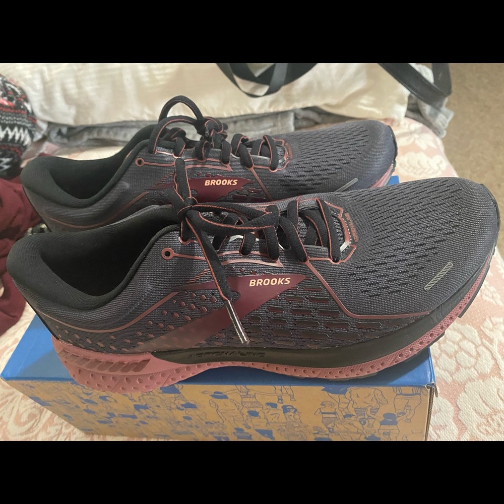 Brooks Adrenaline GTS 21.  Size 10
